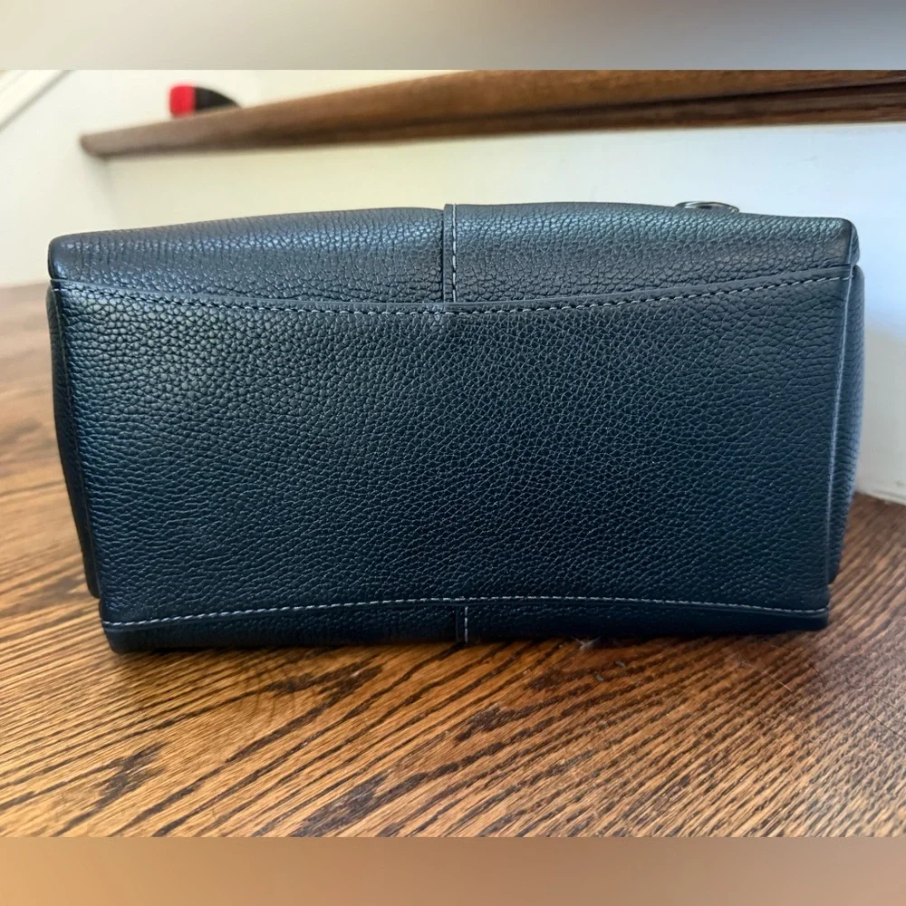 EUC COACH Lana 23 in black pebbled leather - Picture 6 of 12